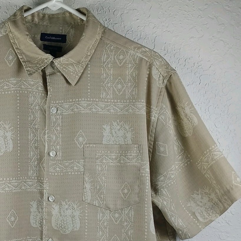 Croft & Barrow Men Large Hawaiian Button Up Shirt Tropical Pineapple Tribal